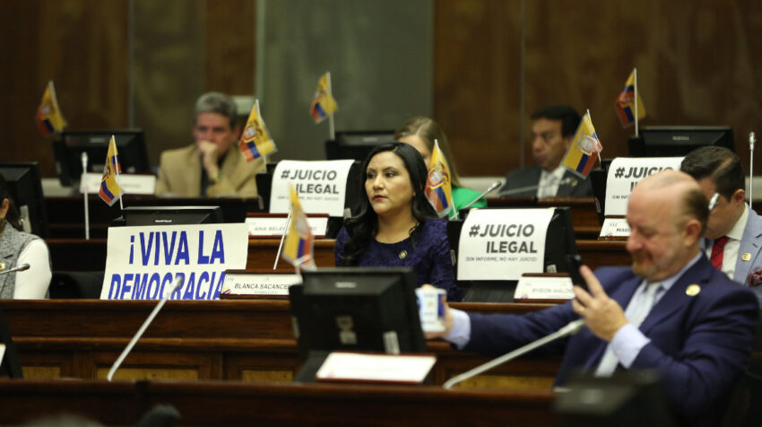 La oficialista Bancada Ecuador, durante el juicio político al presidente Guillermo Lasso, este 16 de mayo de 2023.