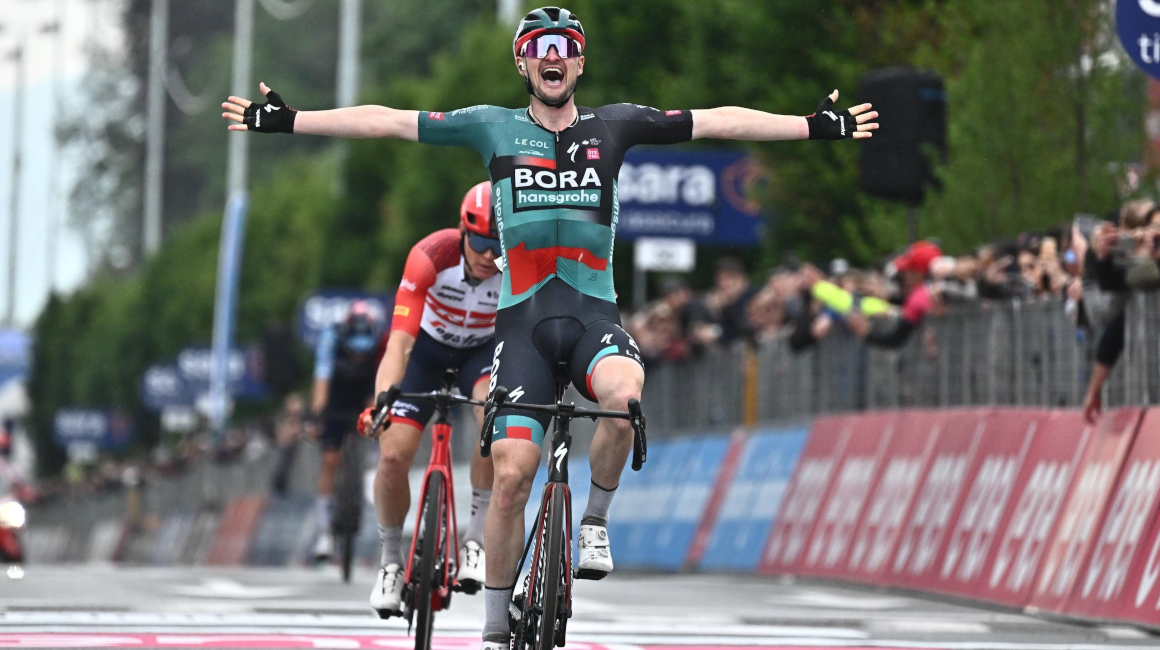 Nico Denz celebra su victoria en la Etapa 12 del Giro de Italia, el 18 de mayo de 2023.
