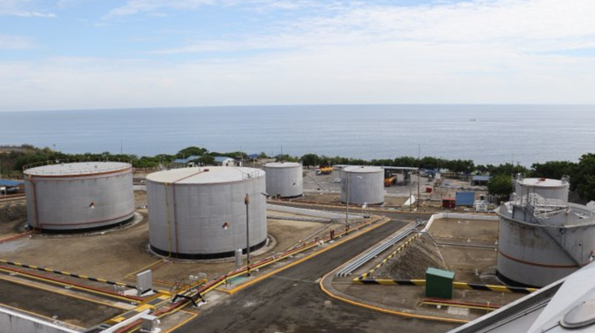 Terminal Barbasquillo, en Manta, Manabí, una capacidad de despacho total de 673.000 galones diarios de combustibles.