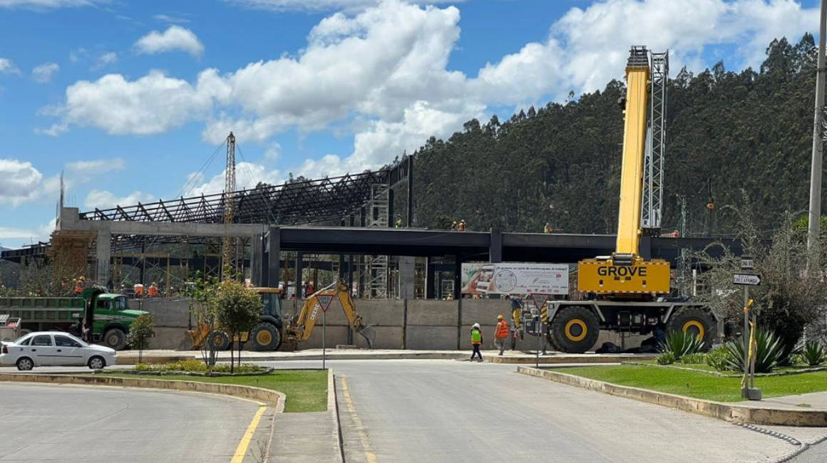 Corporación Favorita construye un Megamaxi en Cuenca, en 2023.