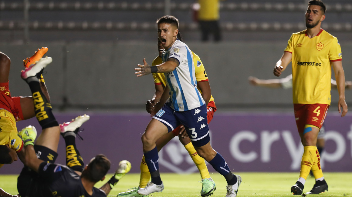 Gabriel Rojas, de Racing, celebra un gol ante Aucas, el 23 de mayo de 2023.