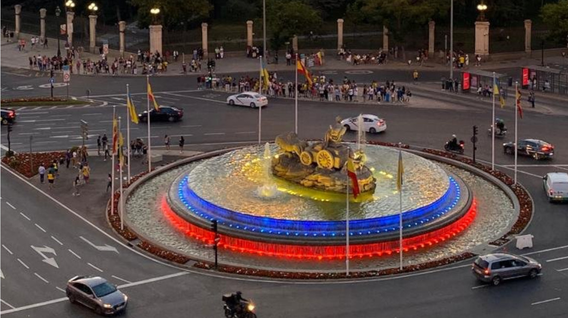 Colores de la bandera de Ecuador brillan en España y Australia
