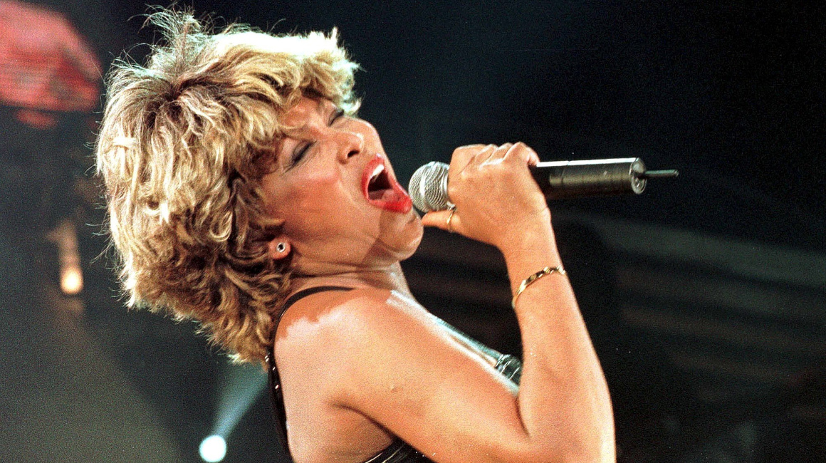La legendaria cantante Tina Turner, en un concierto, el 15 de agosto del August 2000.