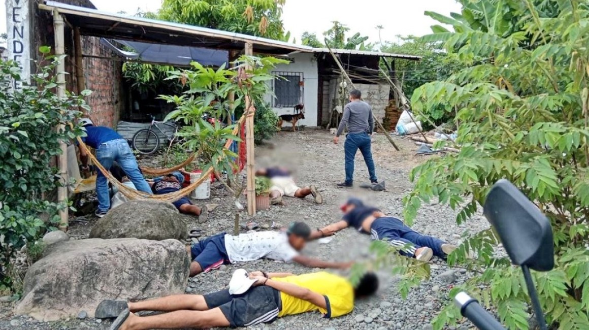 La Policía Nacional detuvo el 24 de mayo de 2023 a ocho personas, presuntos miembros de la banda Las Águilas, dedicada a la extorsión en Naranjito (Guayas).