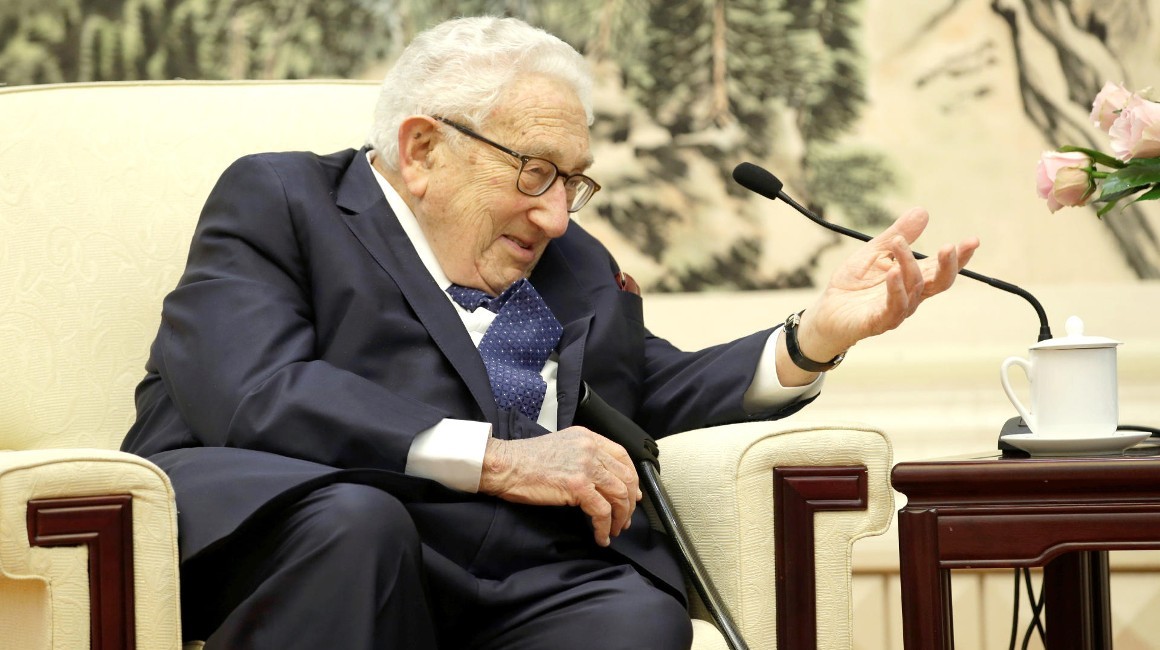 Henry Kissinger, durante una reunión con el ministro de Relaciones Exteriores de China, en Pekín, 2019.