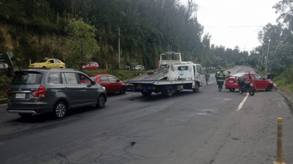 Accidente de tránsito deja cuatro heridos en Quito