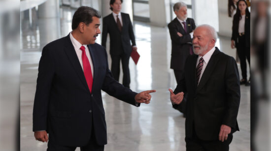 El presidente de Brasil, Lula da Silva, recibe a su homólogo de Venezuela, Nicolás Maduro, el 29 de mayo de 2023, en Brasilia.