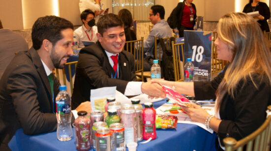 Cita comercial en la décima edición de la Macrorrueda de Negocios, celebrada el 13 y 14 de septiembre de 2022, en Guayaquil.