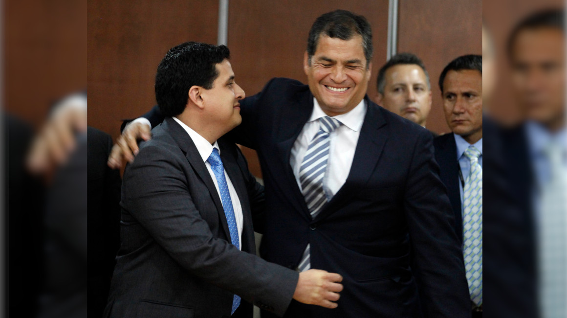 El 26 de febrero de 2012, el entonces presidente Rafael Correa y su abogado Alembert Vera, en la Corte Nacional de Justicia.