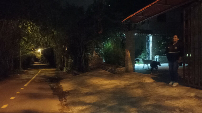 Las rondas nocturnas son frecuentes en varias zonas de Tungurahua para prevenir la delincuencia. 