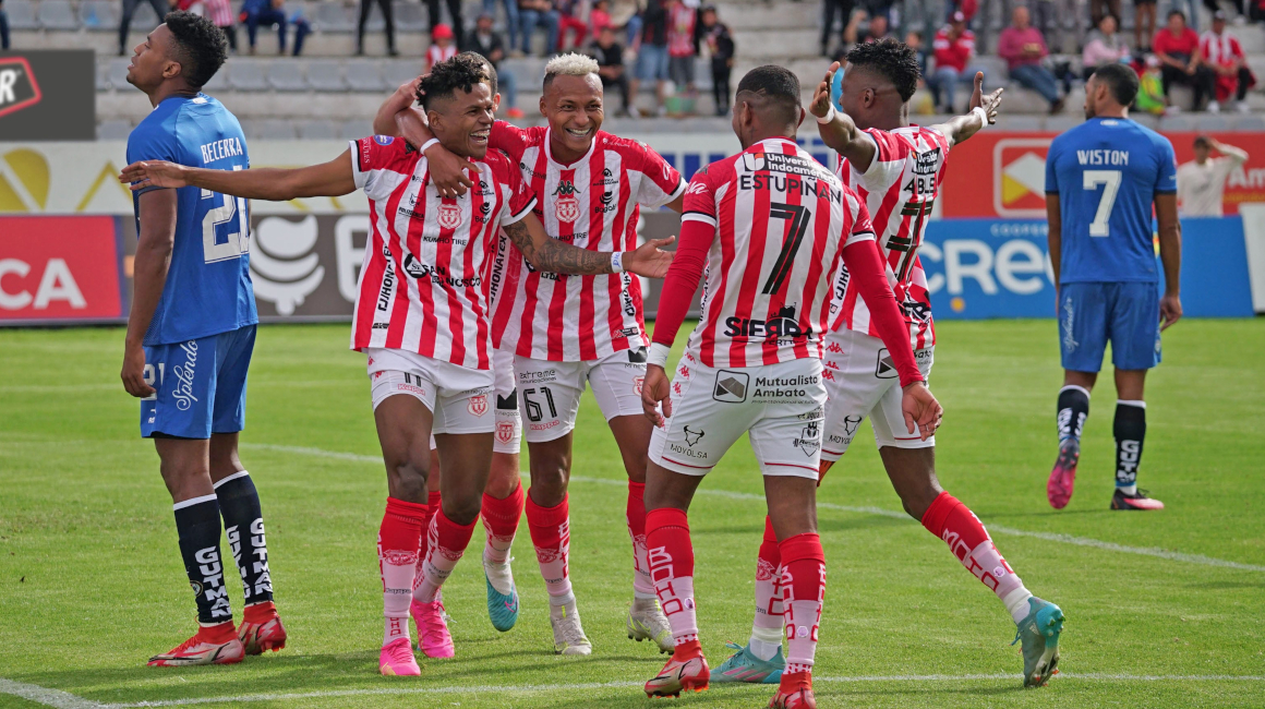 Los jugadores de Técnico Universitario celebran en la victoria ante Guayaquil City, el 4 de junio de 2023.