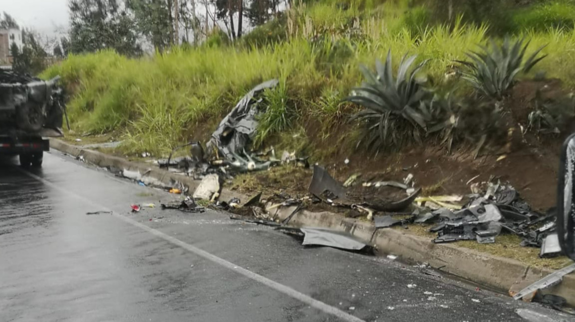 Seis personas murieron en un accidente de tránsito ocurrido en el Paso Lateral, sur de Ambato, a pocos metros del Mercado Mayorista, el 5 de mayo de 2023.