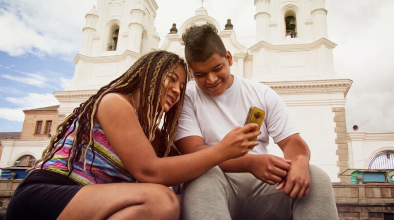 Ecuatorianos podrán firmar de forma electrónica con su celular