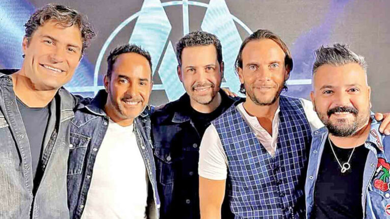 En 1996, Mercurio abrió un recital de Ricky Martin en la Plaza de Toros en Guadalajara. Eso marcó su éxito futuro.