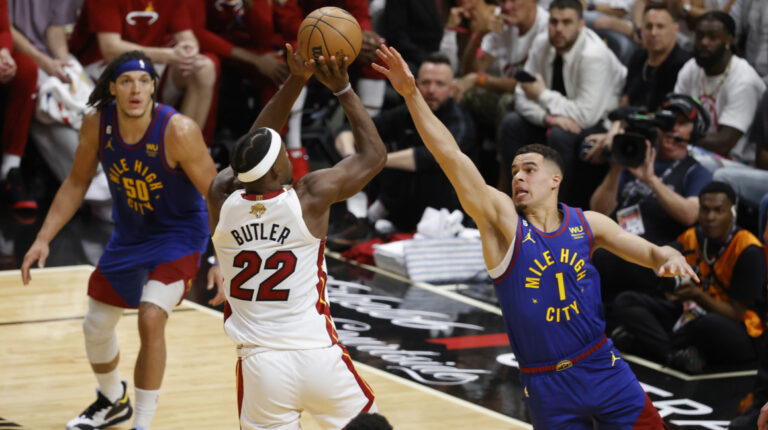Miami Heat y Denver Nuggets se enfrentaron en el tercer partido de las Finales de la NBA, el 7 de junio de 2023.