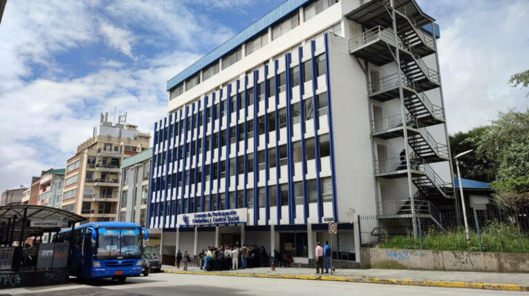 Fachada del edificio del Consejo de Participación Ciudadana (CPCCS). Quito, 8 de junio de 2023