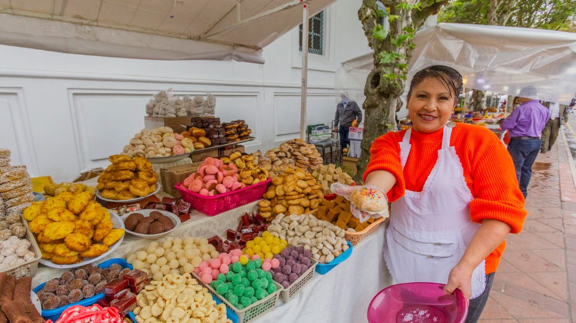 Una comerciante de dulces de Corpus Christi, en Cuenca, el 8 de junio de 2023.