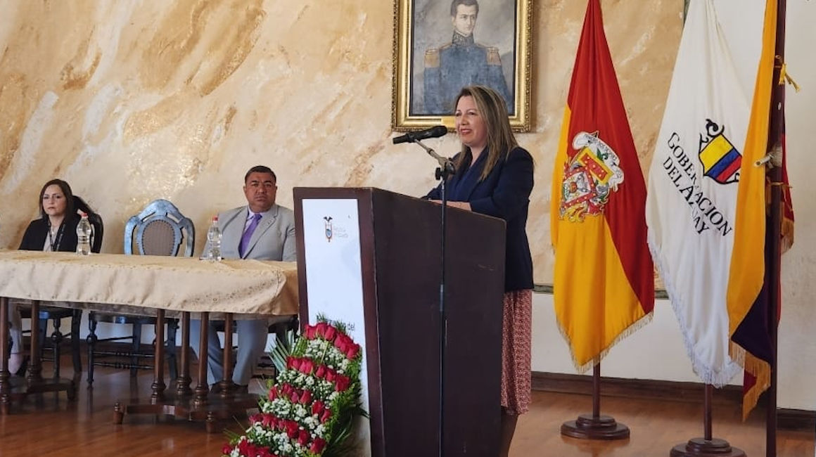 La gobernadora de Azuay, Consuelo Orellana, durante un evento de Banecuador, el 19 de mayo de 2023.