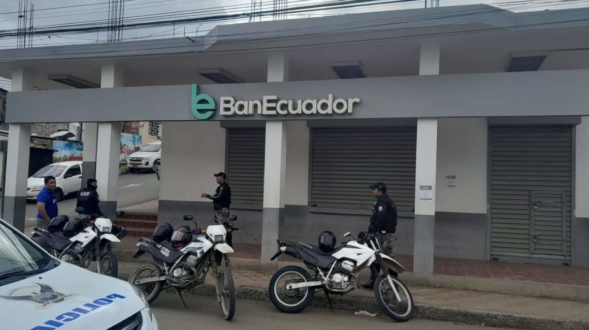 Una sucursal de Ban Ecuador, ubicada en Rocafuerte (Manabí), fue asaltada la npche del 11 de junio de 2023.