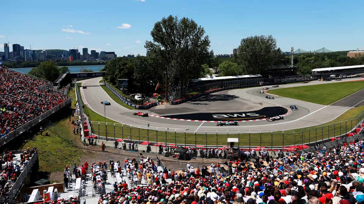 Aficionados viendo el Gran Premio de Canadá de la Fórmula 1.