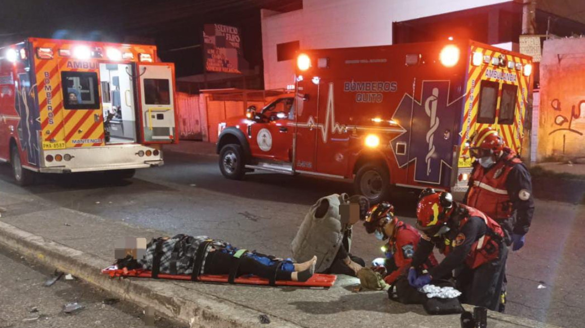 Dos accidentes en la madrugada del jueves dejan seis heridos en Quito