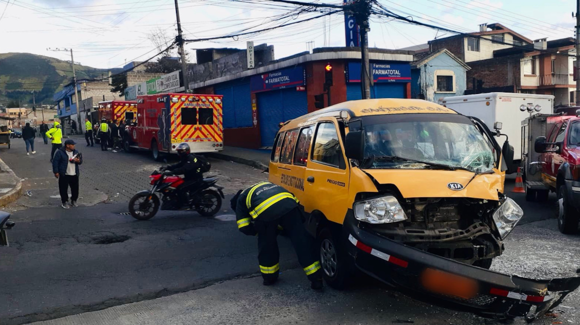 13 niños heridos deja un accidente de tránsito en el sur de Quito