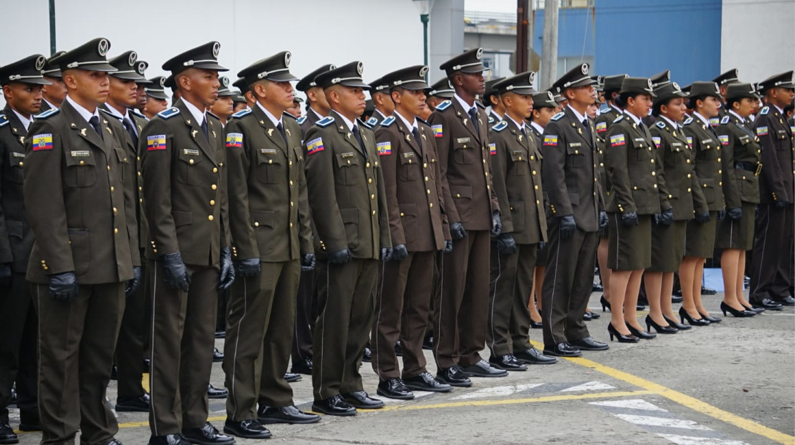 Policías en Guayaquil dormirán en colchones inflables