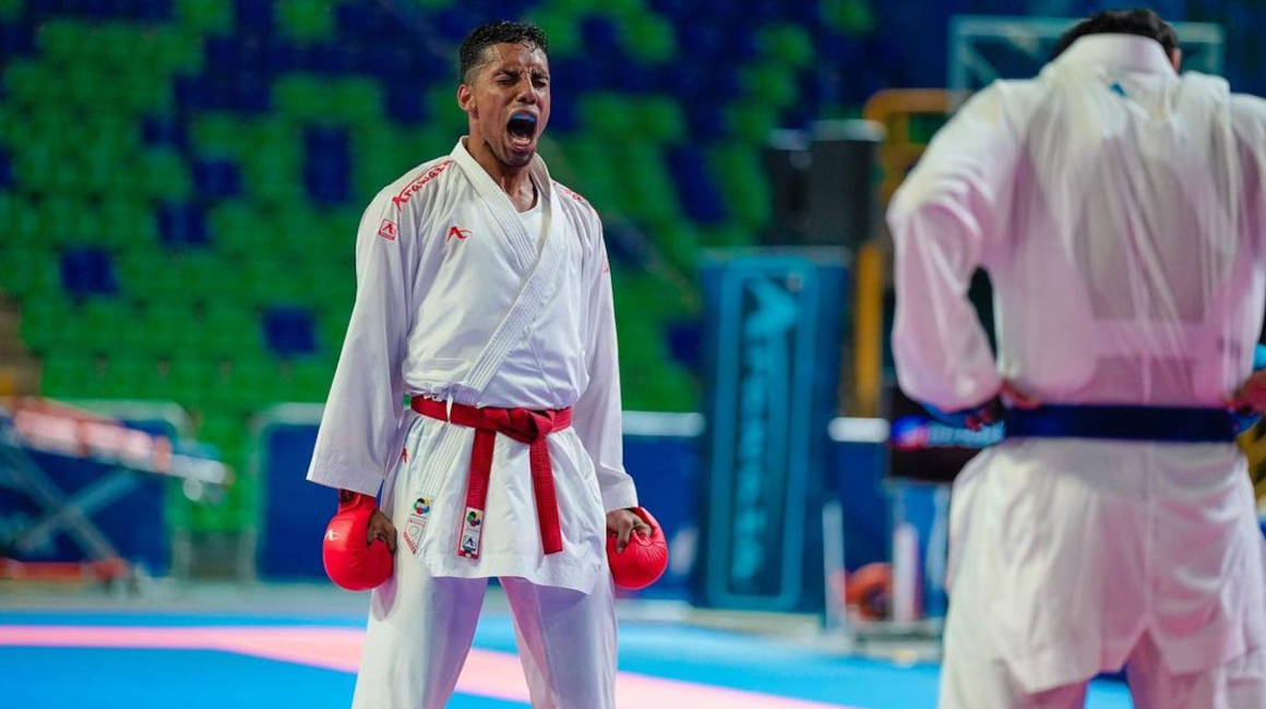 José Acevedo celebra durante el Panamericano de Karate.