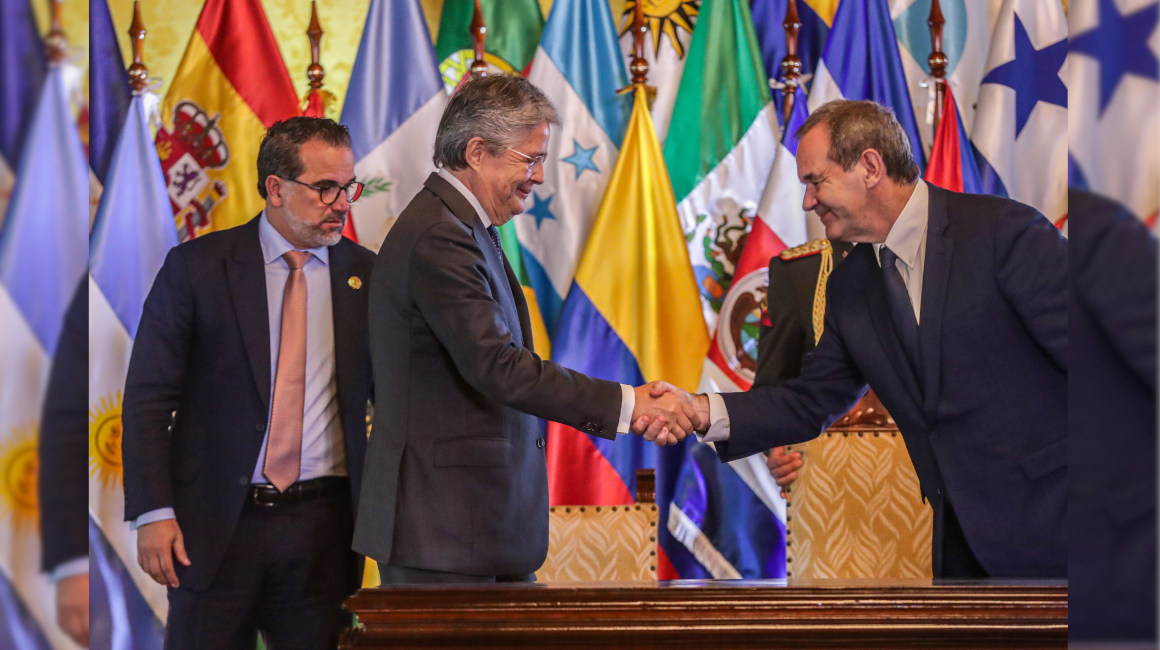 El presidente Guillermo Lasso y el secretario general iberoamericano, Andrés Allamand, en Quito, el 16 de junio de 2023.