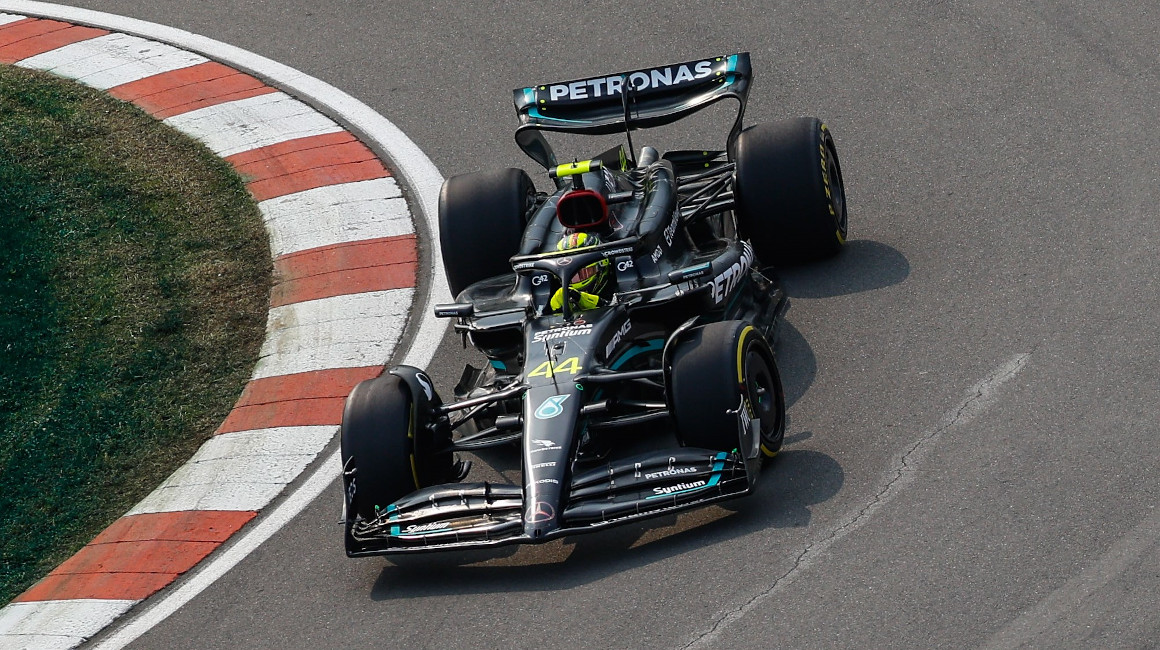 El piloto británico, Lewis Hamilton, durante las prácticas libres del GP de Canadá de la Fórmula 1, el 16 de junio de 2023.