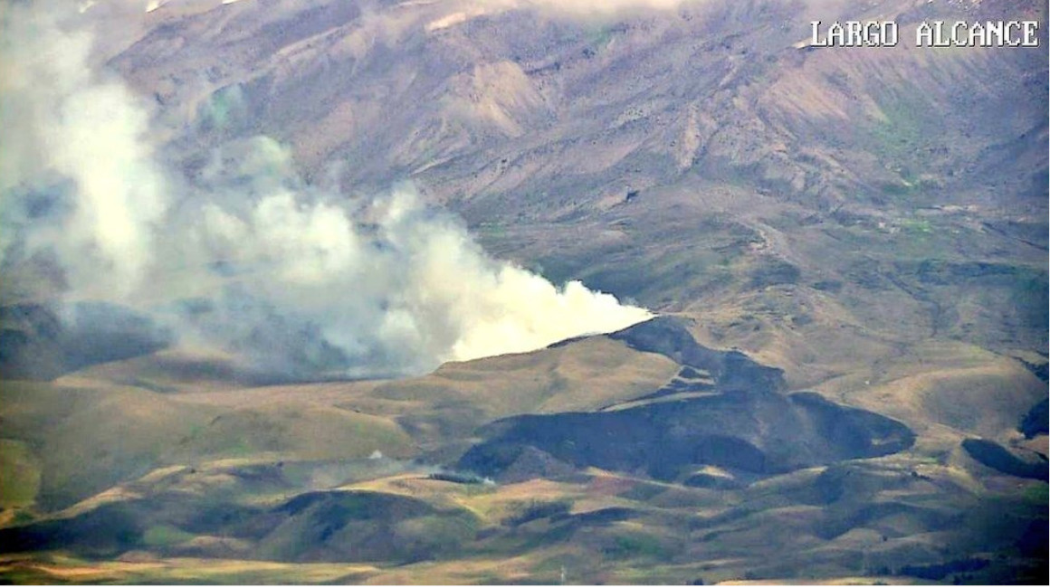 Bomberos sofocan incendio en el páramo del volcán Chimborazo