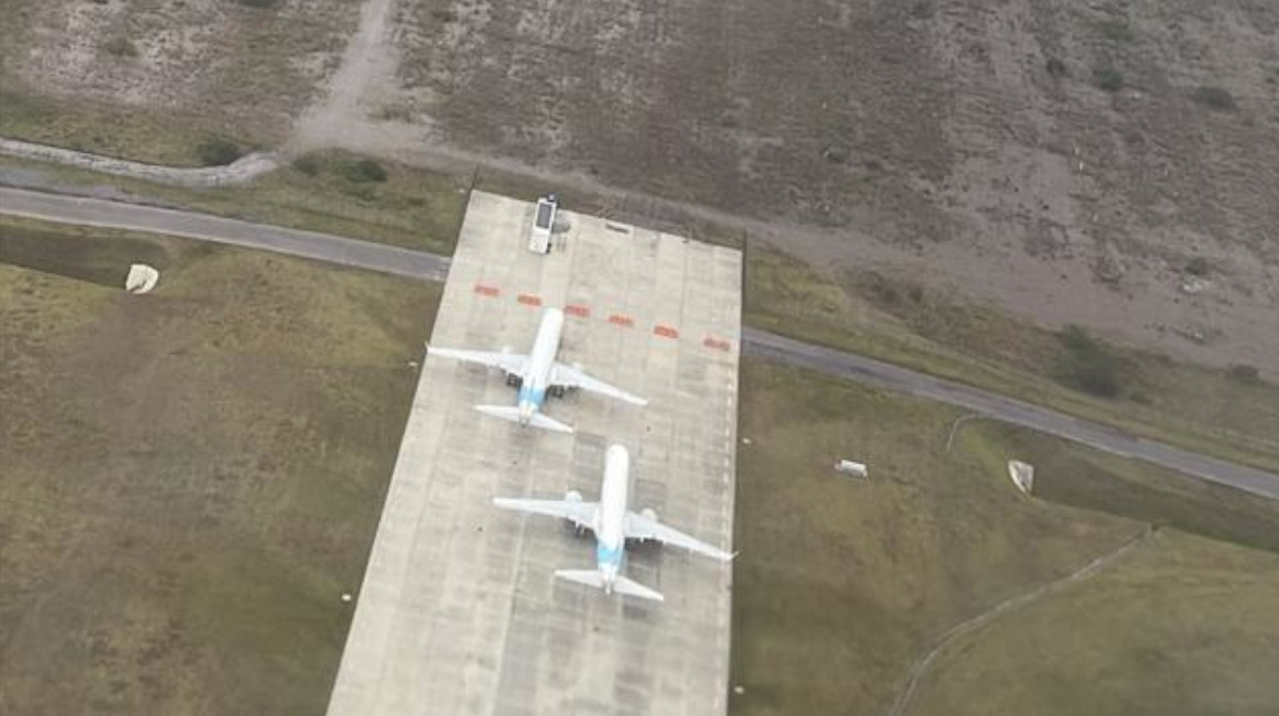 Aviones Embraer de Tame, sin hangar.