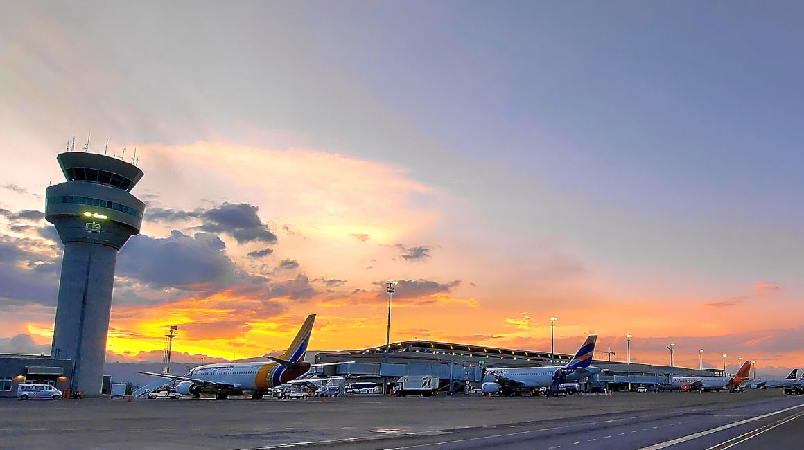 Aviones en el Aeropuerto Internacional Mariscal Sucre, en Quito, en julio de 2022.