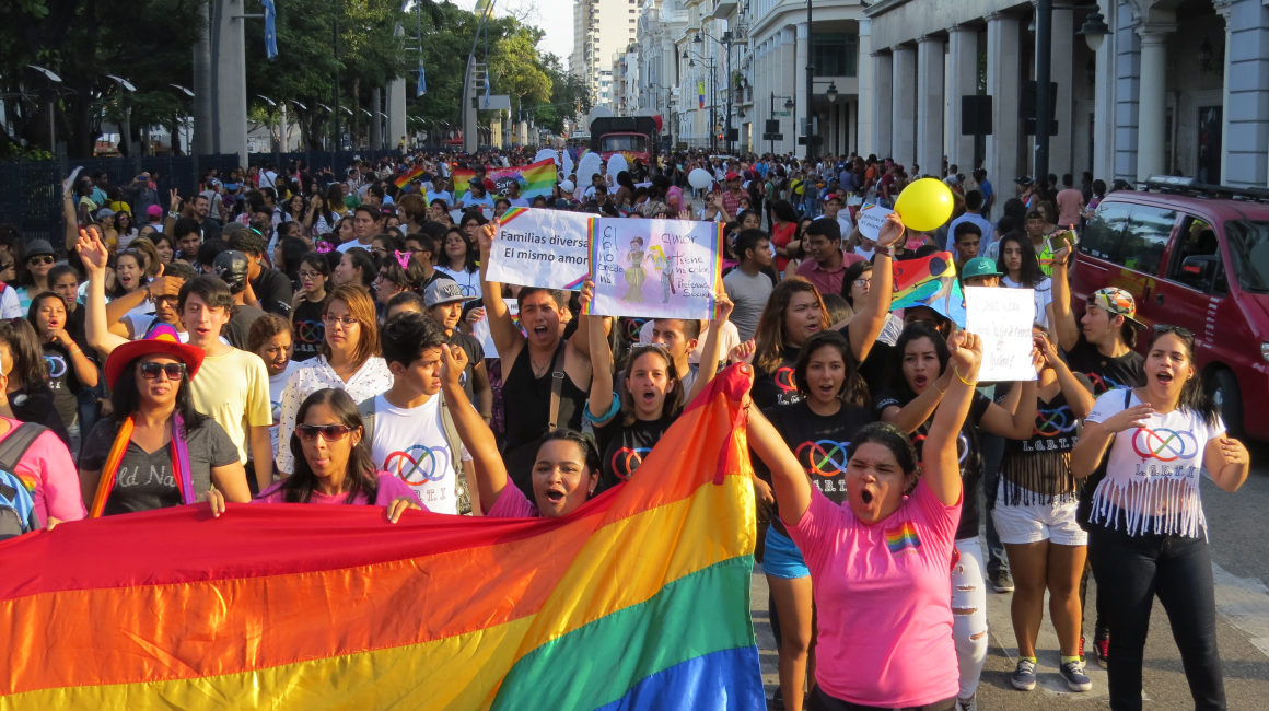 Imagen de archivo de la marcha del orgullo LGBT en la avenida Malecón, centro de Guayaquil.