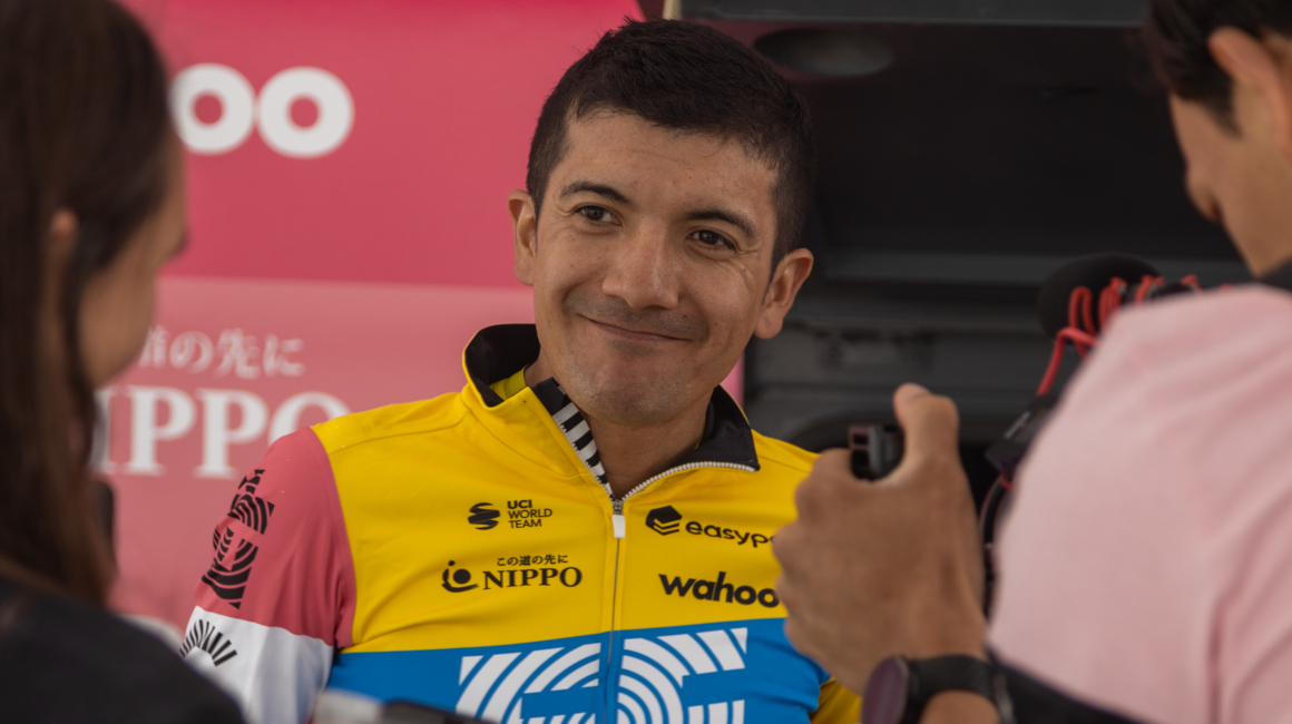 Richard Carapaz, preparándose para el Tour de Francia, el 30 de junio de 2023.