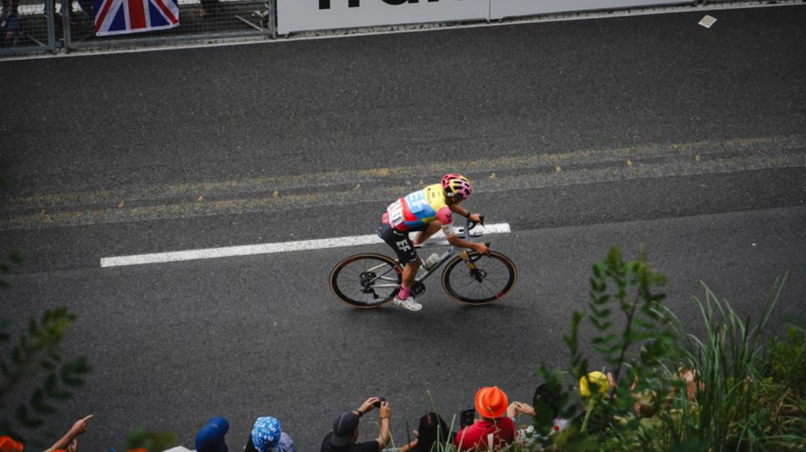 Richard Carapaz llegando a la meta en la Etapa 1 del Tour de Francia, el 1 de julio de 2023. 