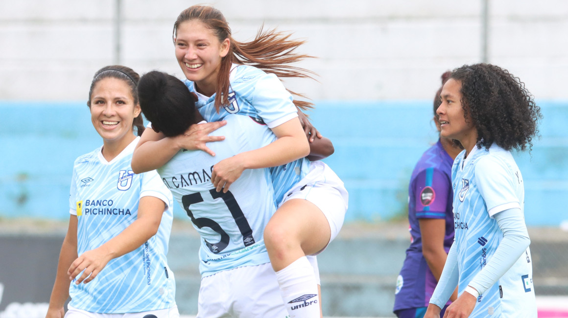Las jugadoras de Universidad Católica festejan un gol ante Ñusta FC, por la Fecha 13 de la Superliga femenina, el sábado 01 de julio de 2023.