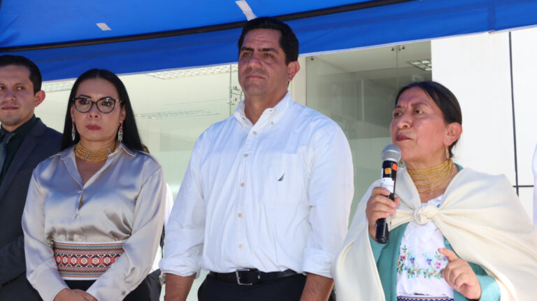 Xavier Hervas y Luz Marina Vega (der.), binomio de RETO, durante la inscripción de su candidatura este 12 de junio de 2023.