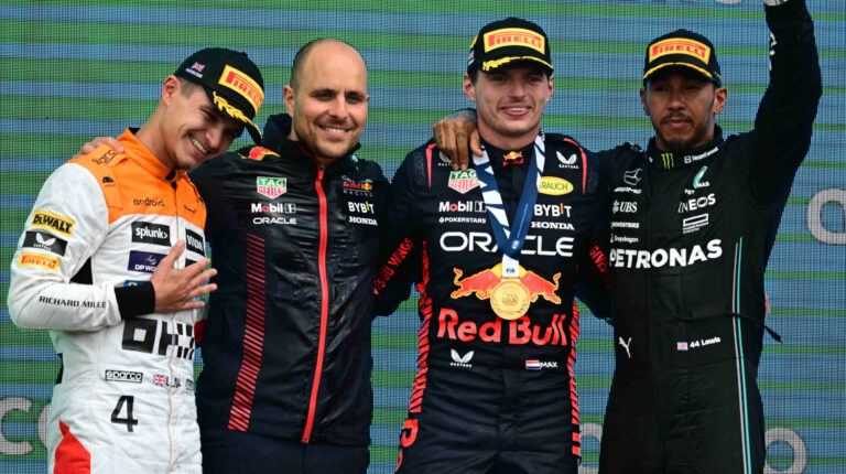 El podio del Gran Premio de Gran Bretaña, con Lando Norris, Max Vestappen y Lewis Hamilton, el 9 de julio de 2023.