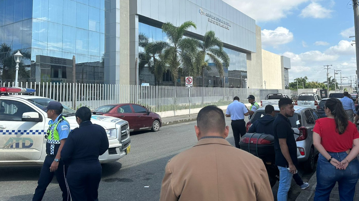 El complejo judicial de Durán, en Guayas, fue evacuado por una amenaza de bomba la mañana del 10 de julio de 2023.