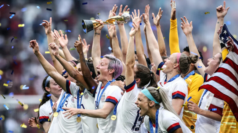Las jugadoras de la selección de Estados Unidos celebran el título del Mundial femenino de 2019.