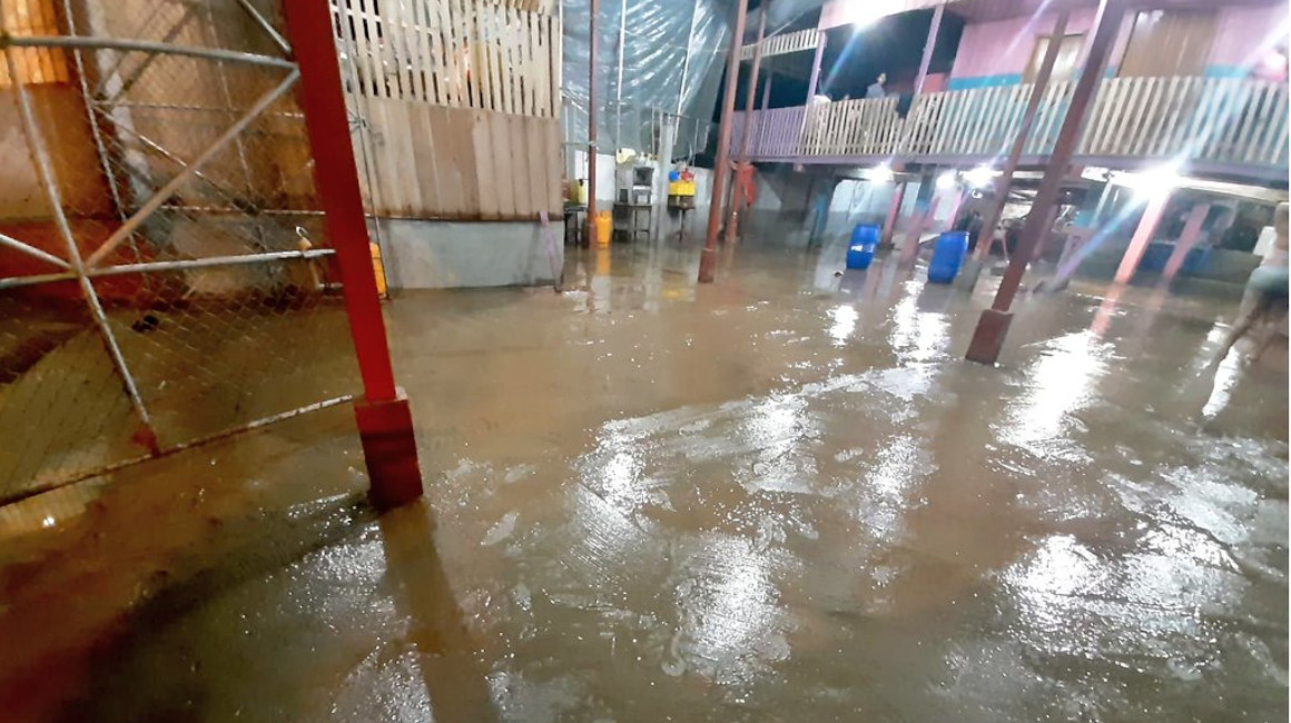 Siete cantones de Manabí bajo el agua tras fuertes lluvias