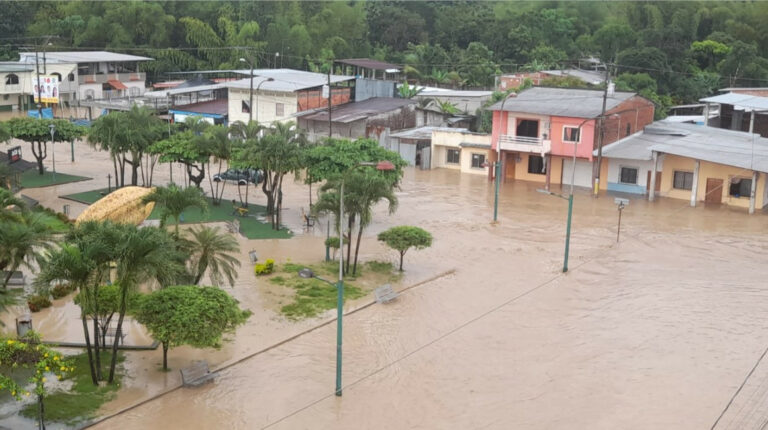 Emergencia en Flavio Alfaro tras severas inundaciones