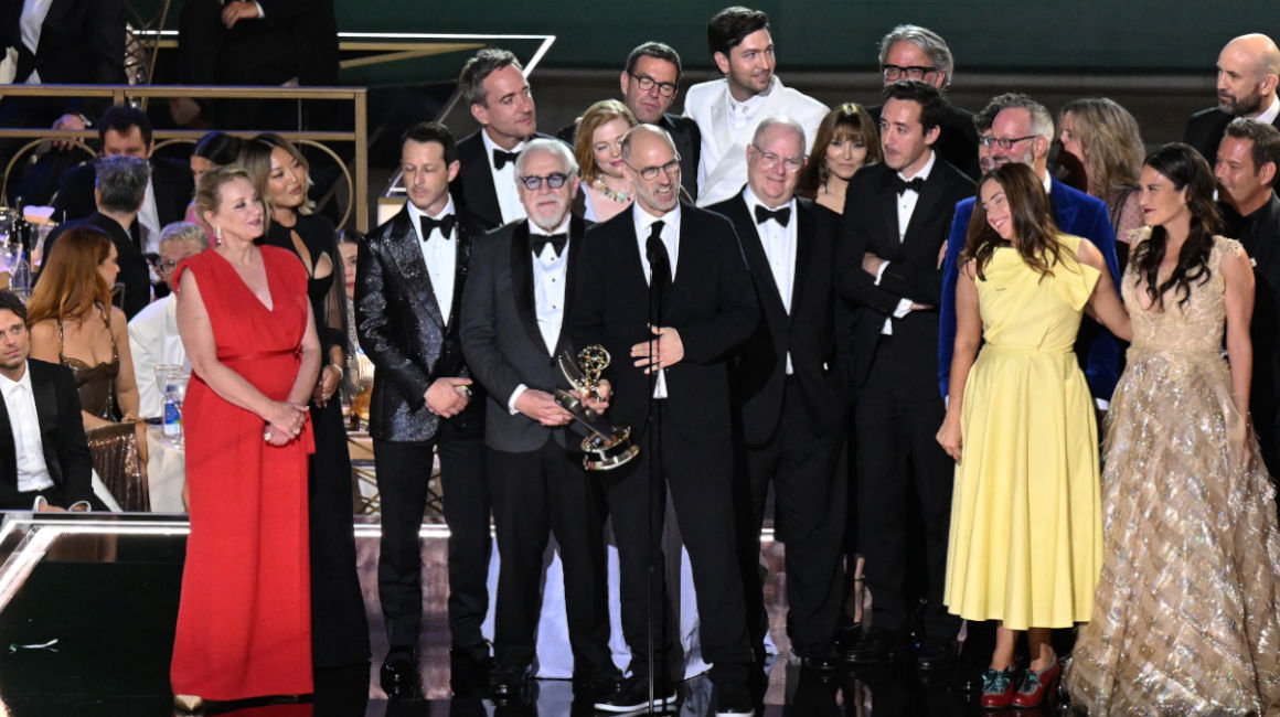 Premiación de 'Succession' como la mejor serie dramática en los Emmy de 2022.
