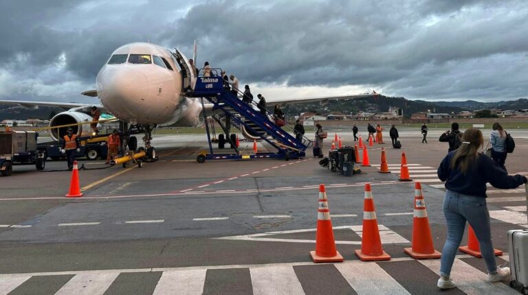 Latam calcula que son 15.000 pasajeros afectados por cierre de Equair