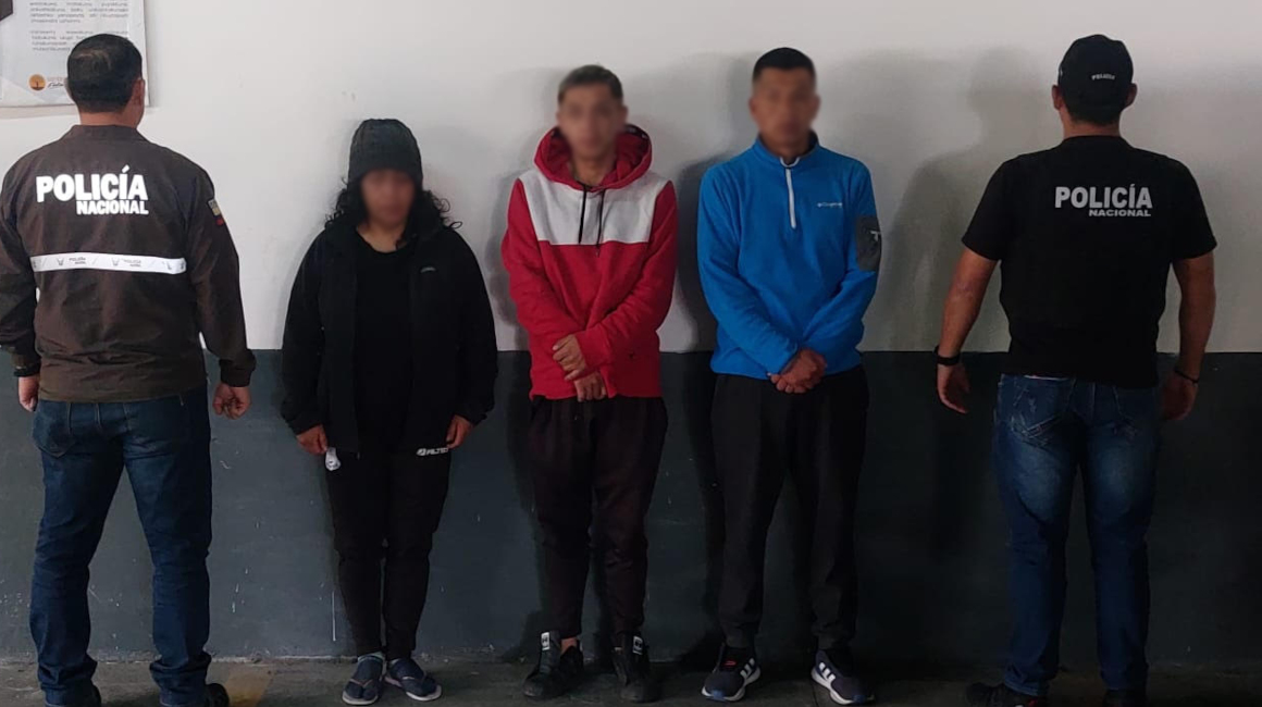 Tres detenidos por el presunto delito de trata de personas en Ambato, el 12 de julio de 2023.