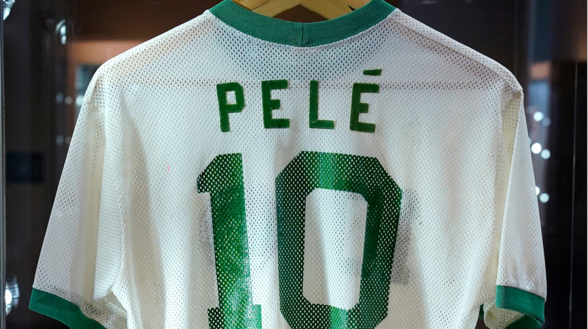 La  camiseta histórica de Pelé en su debut, en 1975, en el Cosmos de Nueva York. 