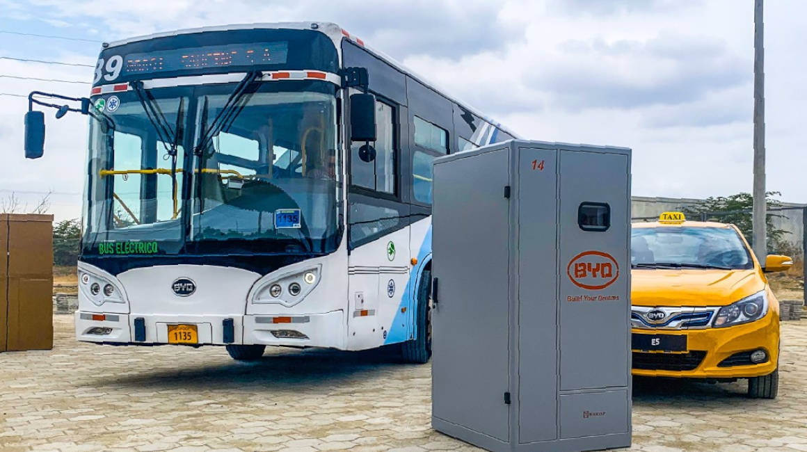 Buses eléctricos de la marca BYD en Guayaquil.