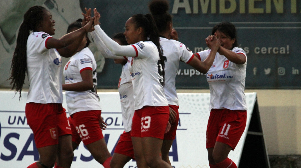 Las jugadoras de Deportivo Ibarra festejan un gol ante Carneras UPS en la Fecha 12 de la Superliga.