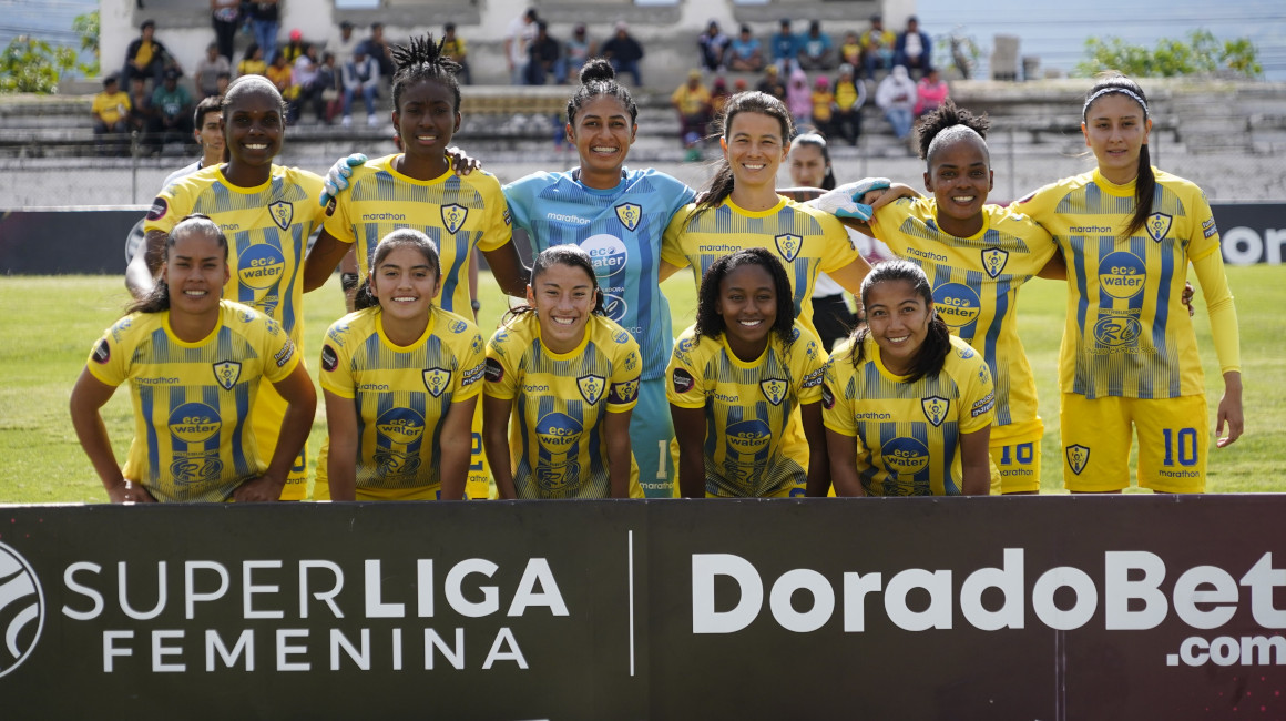 Las jugadoras de Leones del Norte posan previo a uno de sus encuentros por la Superliga femenina.